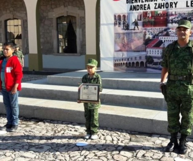 Michoacán: Nombran soldado honorario a niña enferma de cáncer Michoacán: Nombran soldado honorario a niña enferma de cáncer