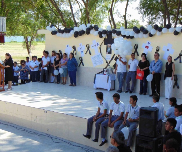 Ofrecen homenaje a profesor del CETIS 131 Ofrecen homenaje a profesor del CETIS 131