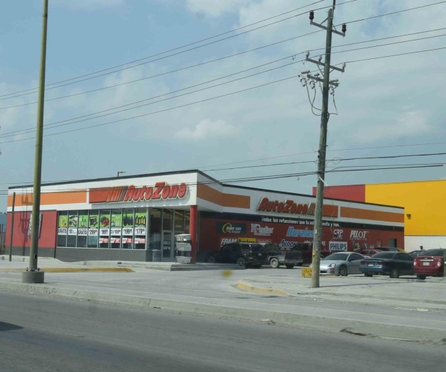 Le quitan camioneta al llegar a refaccionaria Le quitan camioneta al llegar a refaccionaria