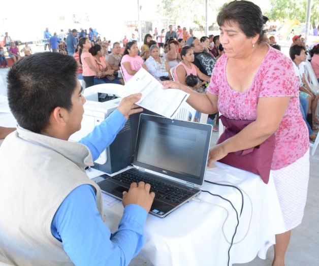 Reciben en la colonia LópezPortillo beneficios de brigada Reciben en la colonia LópezPortillo beneficios de brigada