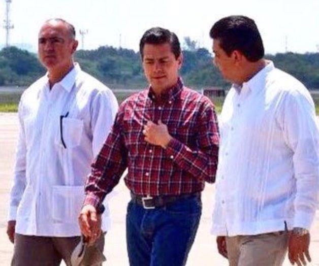 Hace Peña Nieto escala técnica en Tampico; lo recibe Cabeza de Vaca Hace Peña Nieto escala técnica en Tampico; lo recibe Cabeza de Vaca