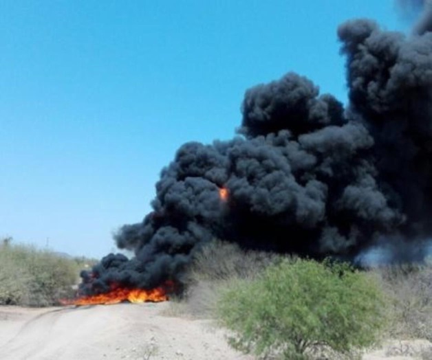 Arde oleoducto de Pemex tras estallido en Sonora