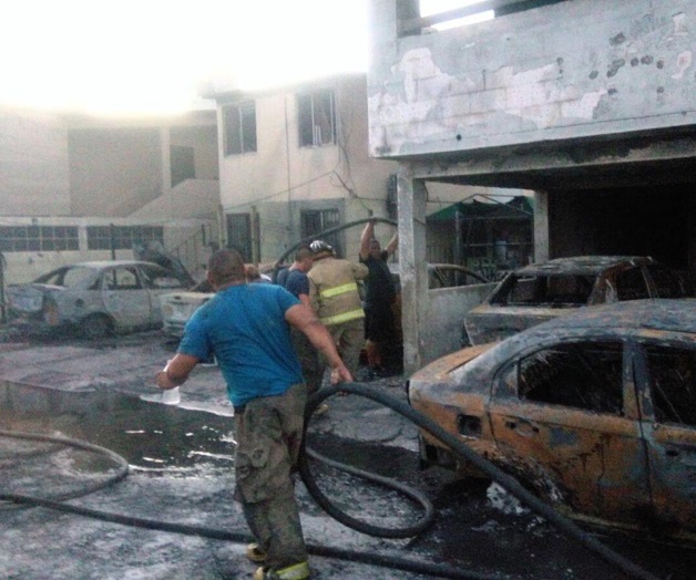 Incendio arrasa 6 casas y 14 vehículos en Río Bravo Incendio arrasa 6 casas y 14 vehículos en Río Bravo