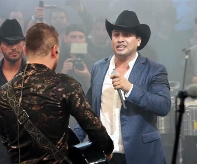 Complace Julión Álvarez a regios Complace Julión Álvarez a regios