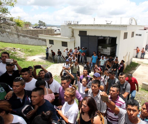 Reclaman cadetes las becas y los expulsan Reclaman cadetes las becas y los expulsan