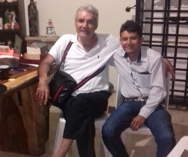 Manuel Mireles se reúne con autodefensas de Aquila y Coahuayana Manuel Mireles se reúne con autodefensas de Aquila y Coahuayana