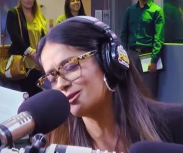 Salma Hayek se pone nostálgica cantándole a Veracruz Salma Hayek se pone nostálgica cantándole a Veracruz