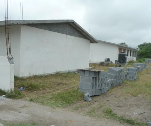 Vandalizan las aulas de escuela en construcción Vandalizan las aulas de escuela en construcción