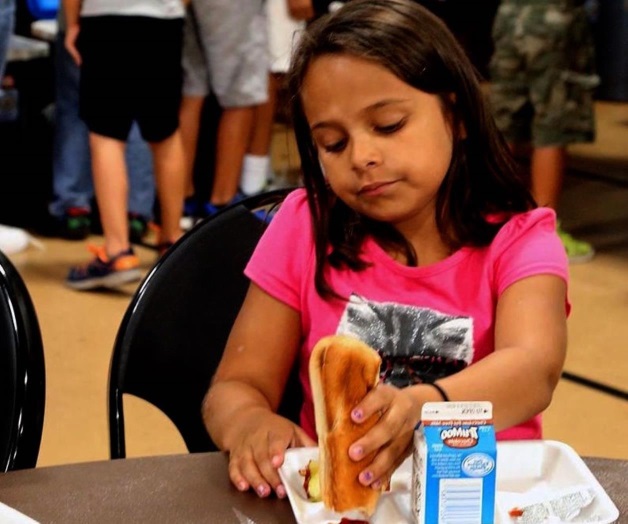 Patrocinan alimentos Caridades Católicas Patrocinan alimentos Caridades Católicas