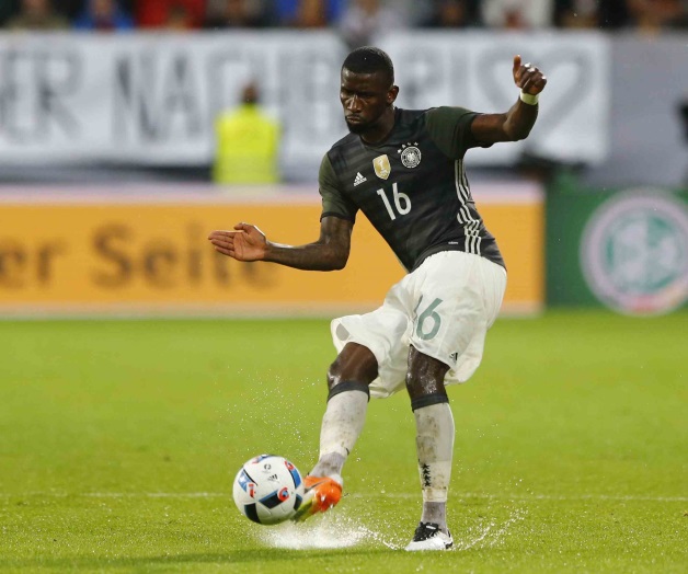 Sigue el racismo en el fútbol: Ruediger Sigue el racismo en el fútbol: Ruediger