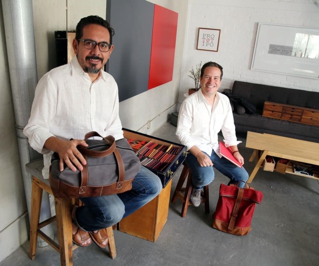 Elaboran carteras con personalidad 