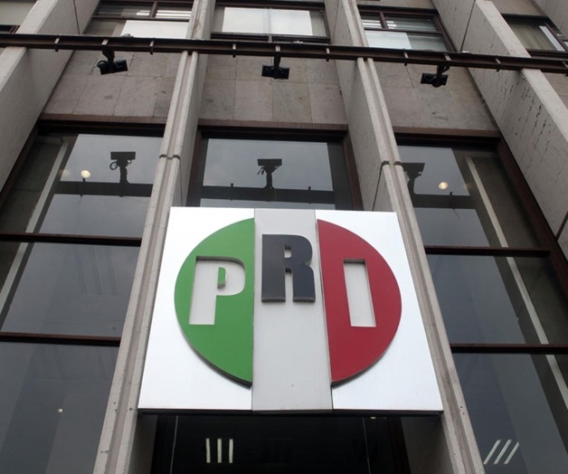 Priístas preparan rebelión interna. Rechazo al clásico dedazo Priístas preparan rebelión interna. Rechazo al clásico dedazo