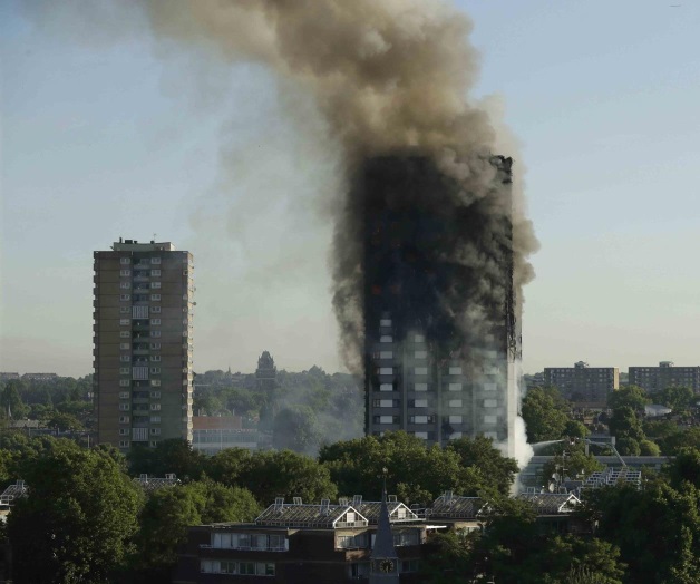 Policía calcula en 58 muertos por incendio Policía calcula en 58 muertos por incendio