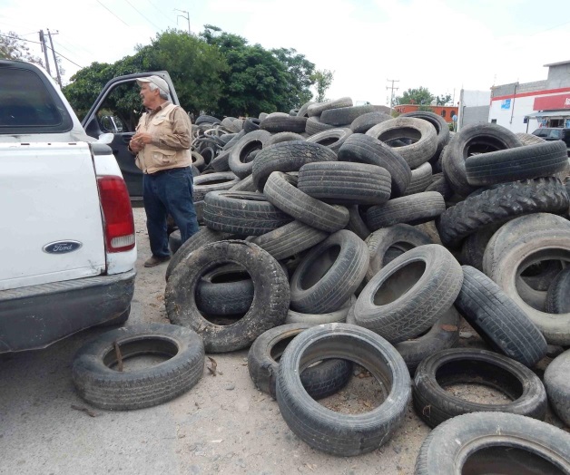 Recolectan neumáticos viejos en varias colonias Recolectan neumáticos viejos en varias colonias