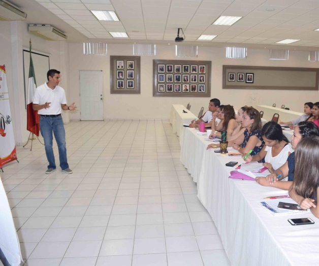 Prepara a universitarios Colegio de Contadores Prepara a universitarios Colegio de Contadores