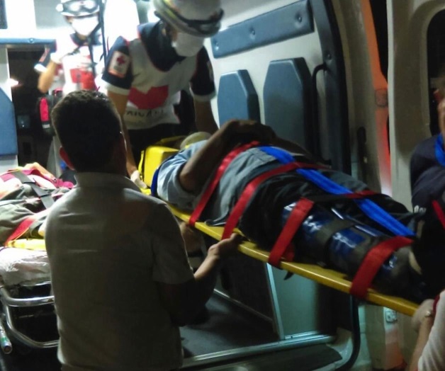 Arrolla a discapacitadoy a quien lo trasladaba