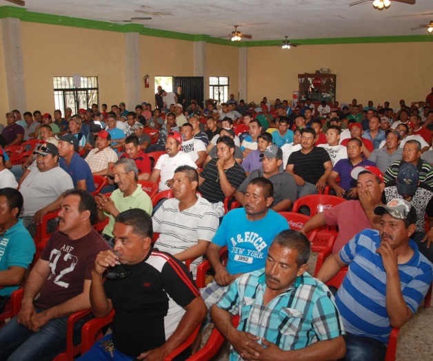 Celebran a papás embotelladores Celebran a papás embotelladores