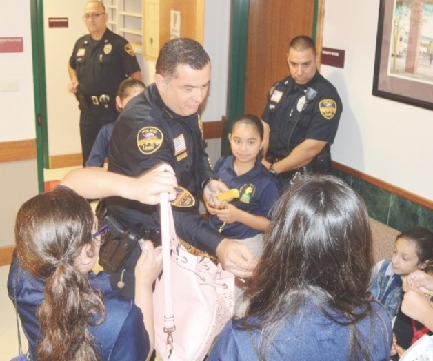 Ser padre y policía es una tarea difícil