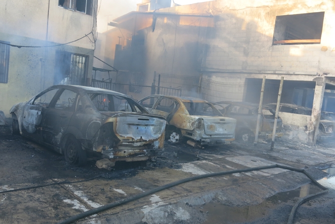 Impera. Prevalece la Incógnita  sobre la causa del voraz incendio en calle Faro de Alejandría.