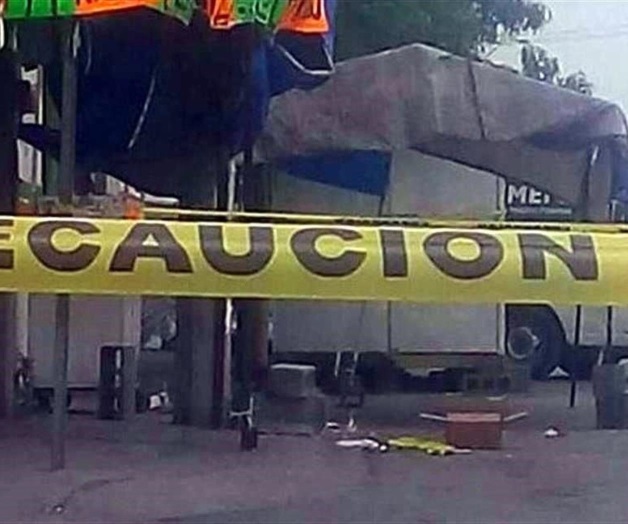 Hombre muere a pedradas frente a iglesia Hombre muere a pedradas frente a iglesia