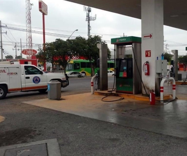 Hombre prende fuego a bomba de gasolinera Hombre prende fuego a bomba de gasolinera