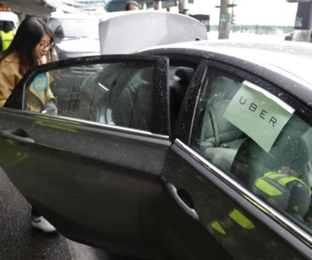 Multan a conductora de Uber por no hablar inglés en Miami Multan a conductora de Uber por no hablar inglés en Miami