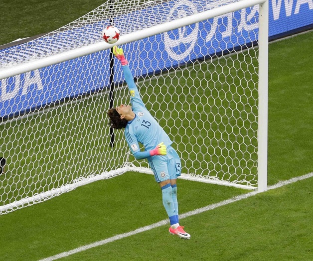 OCHOA TOMA CON CALMA SU LABOR CON EL TRICOLOR OCHOA TOMA CON CALMA SU LABOR CON EL TRICOLOR