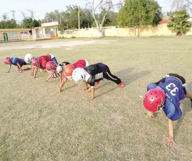 Busca Sharks destacar en el futbol americano Busca Sharks destacar en el futbol americano