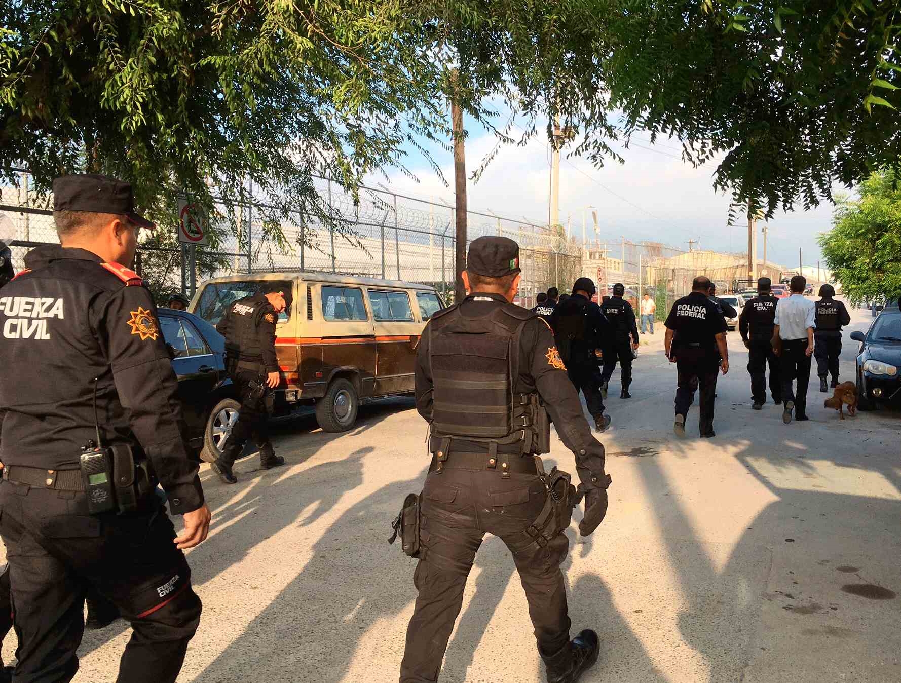 Los elementos estatales y federales arribaron al reclusorio alrededor de las 7:00 horas para iniciar los preparativos para un cateo.