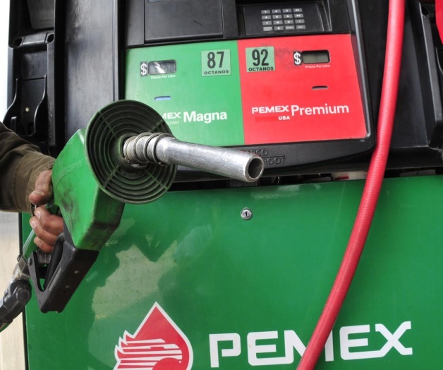 Se comprometen gasolineros a garantizar litros de a litro Se comprometen gasolineros a garantizar litros de a litro