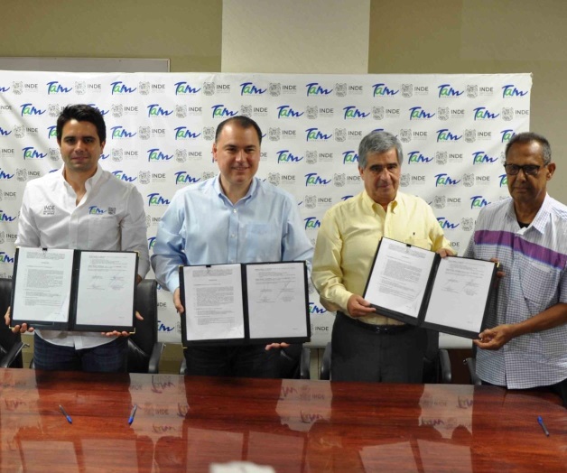 Firman convenio de torneo futbolero Firman convenio de torneo futbolero