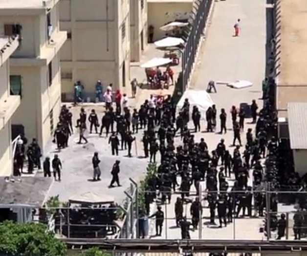 Reos se amotinan en Penal de Topo Chico. Trasladan a 53 peligrosos Reos se amotinan en Penal de Topo Chico. Trasladan a 53 peligrosos