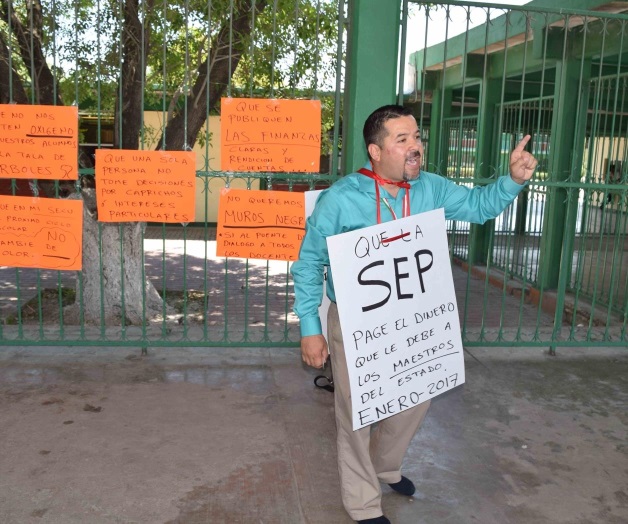 No le pagan a maestro por horas trabajadas No le pagan a maestro por horas trabajadas