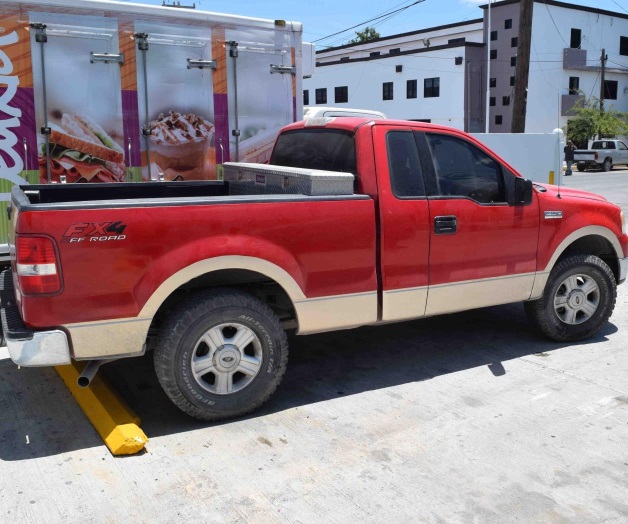 Detenido por traer placas sobrepuestas Detenido por traer placas sobrepuestas