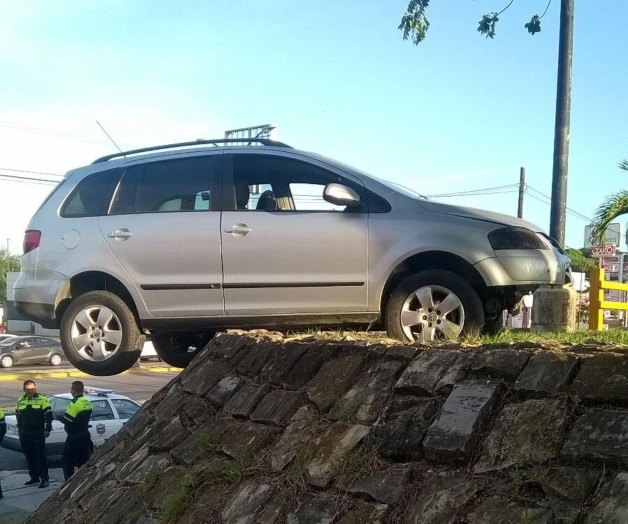 Pierde control de camioneta Pierde control de camioneta