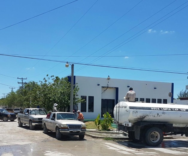 Miles de familiasquedan sin agua. Duplica el calor la demanda Miles de familiasquedan sin agua. Duplica el calor la demanda