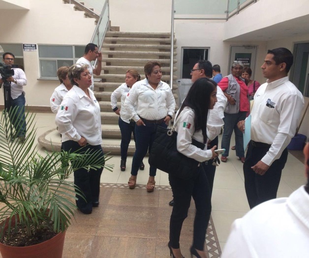 Truenan 14 regidores contra alcalde de Madero