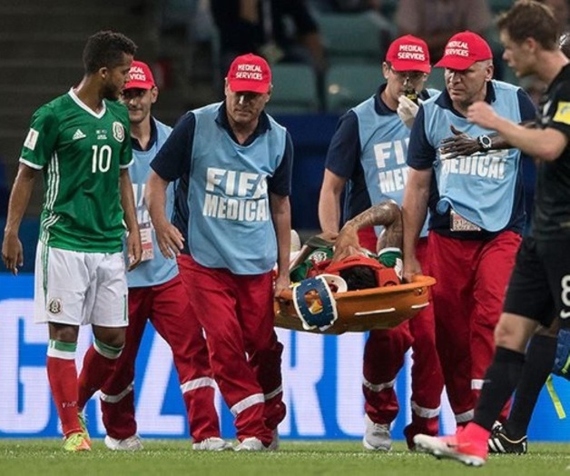 El defensa Carlos Salcedo es baja del Tri