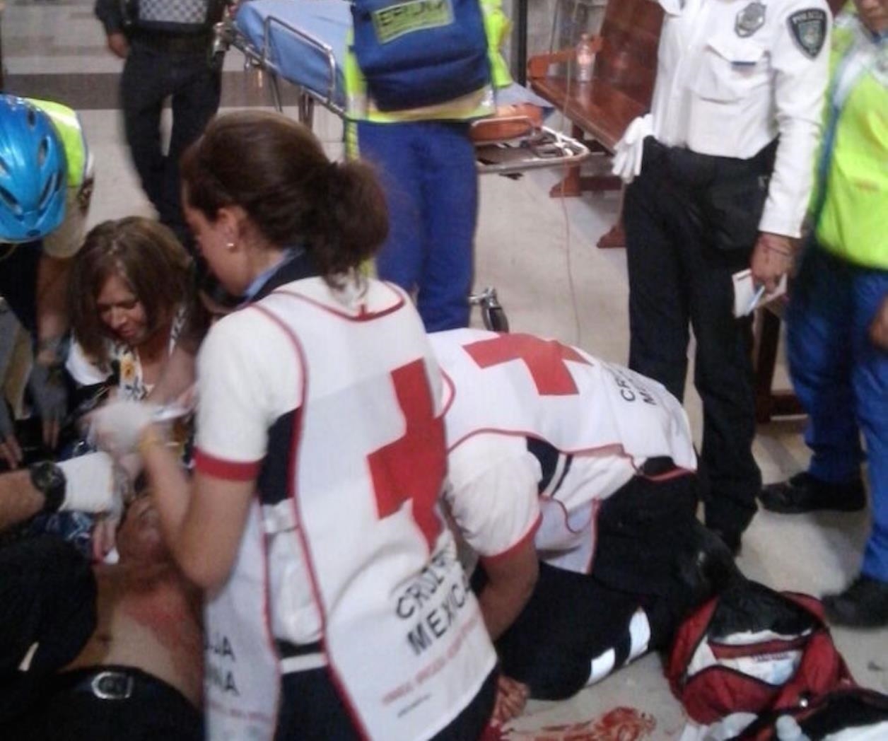 Se recupera el sacerdote apuñalado Se recupera el sacerdote apuñalado