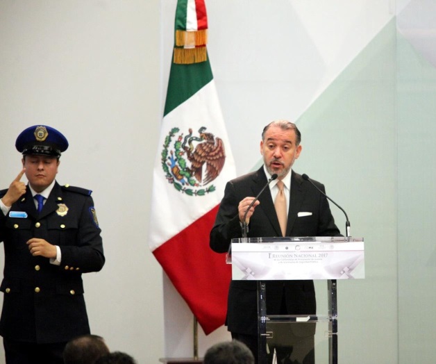 Crimen, asunto de seguridad pública: Procurador Cervantes Crimen, asunto de seguridad pública: Procurador Cervantes