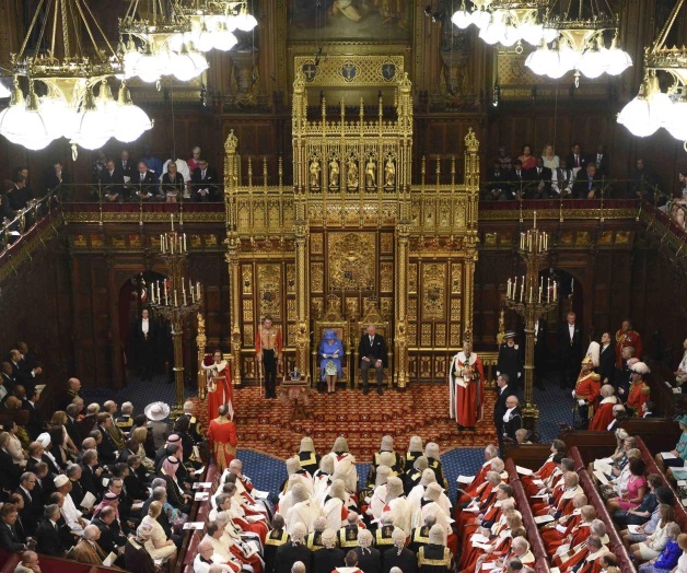 Acude al parlamento la Reina Isabel II Acude al parlamento la Reina Isabel II