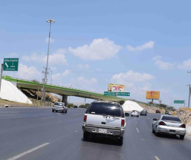Delincuentes ya no respetan; despojan de vehículo a pareja. A cualquier hora y en cualquier lugar Delincuentes ya no respetan; despojan de vehículo a pareja. A cualquier hora y en cualquier lugar