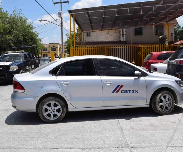 Remiten ante autoridades ministeriales automóvil robado Remiten ante autoridades ministeriales automóvil robado