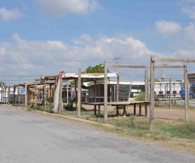 Convierten área verde en tianguis Convierten área verde en tianguis