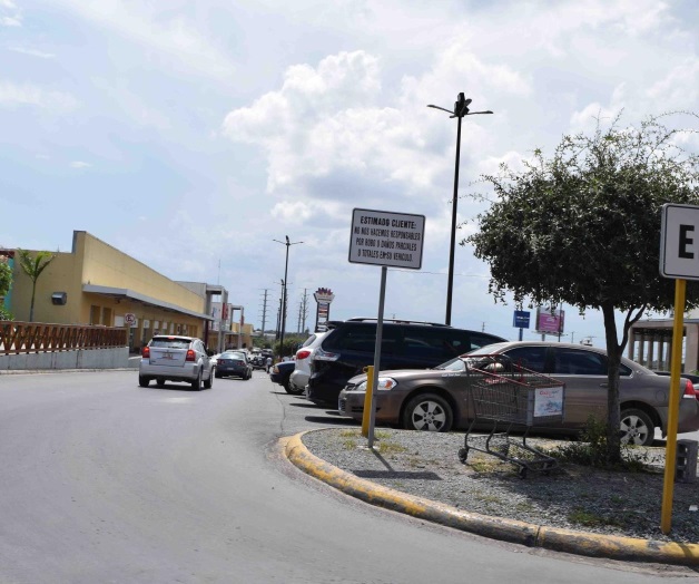 Sorprende malandro a una empleada al salir de cajero