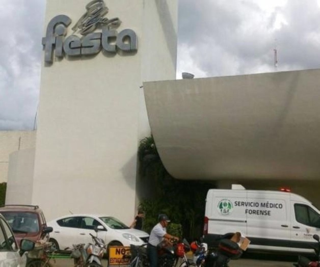 Mata a su pareja en plena plaza comercial por la custodia de hijos Mata a su pareja en plena plaza comercial por la custodia de hijos