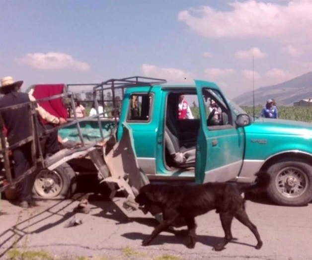 Explota camioneta con cohetones en Edomex; hay un muerto y 10 heridos