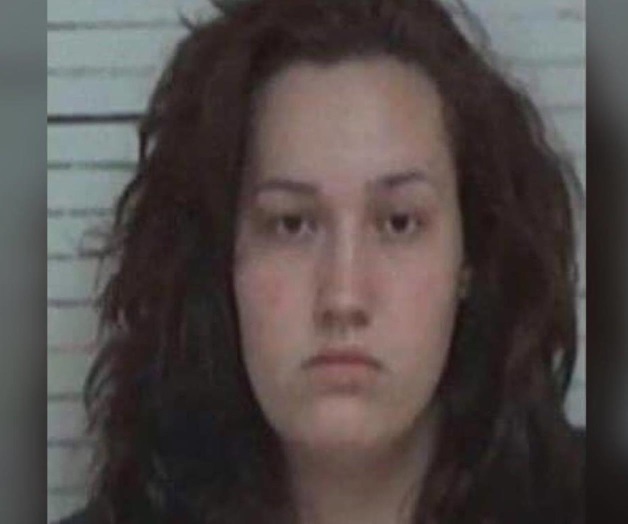 Se ahoga su bebé mientras estaba en Facebook; la detienen