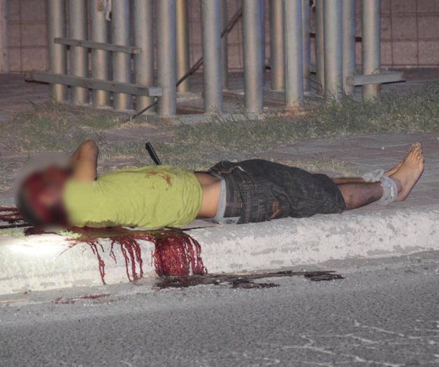 Dejan cadáver de asesinado con pancarta clavada al pecho Dejan cadáver de asesinado con pancarta clavada al pecho