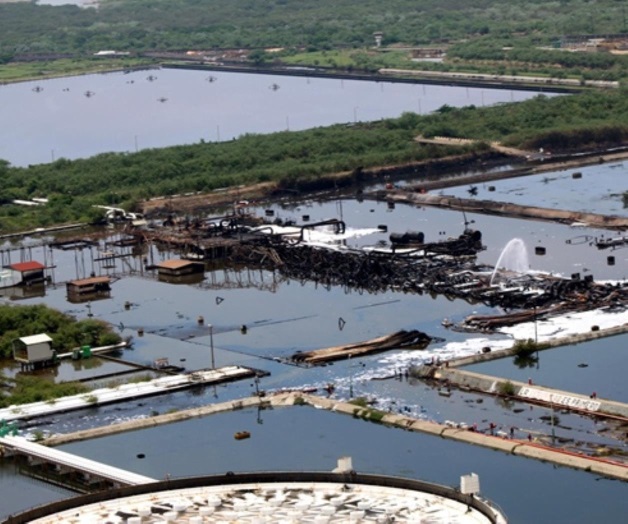 Cuesta refinería 17.5 mdd diarios. Suspendida venta de carburantes